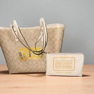 Coach Signature Reversible Tote Bag -  "Road Trip New York City" edition GUC